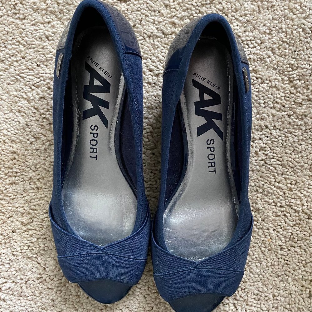 AK Sport Stylish Peek-Toe Mini Heels